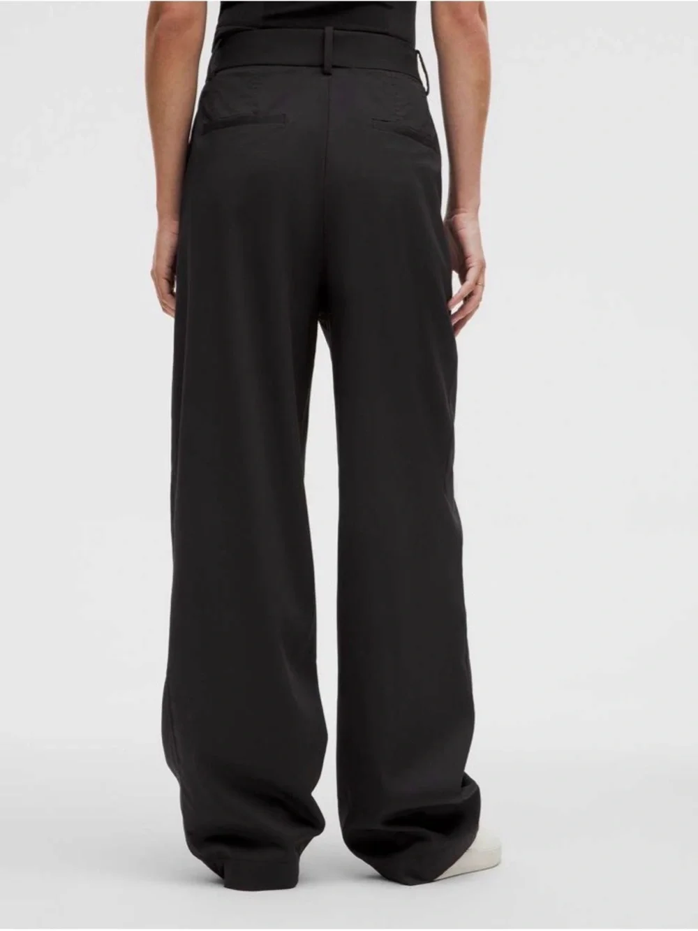 LULULEMON • Pleat-Front High-Rise Trouser Regular Black size 6 wide leg W5GQ3S